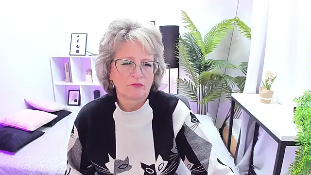 Snapshot of EvelynJoyful chatting on October 24, 2025, 5:17 am EvelynJoyful online show from October 24, 2025, 5:17 am