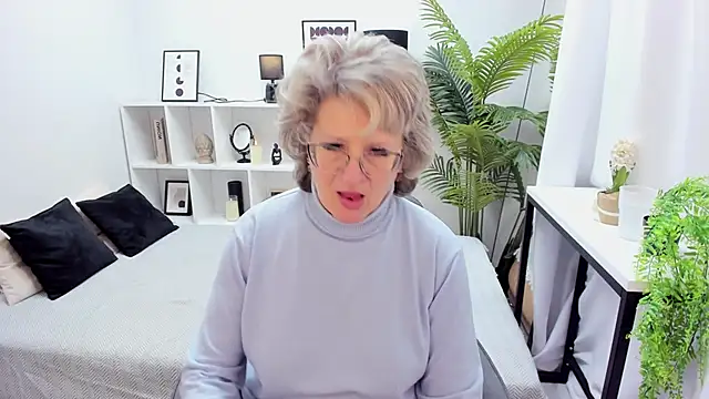 EvelynJoyful online show from November 26, 2025, 5:18 am