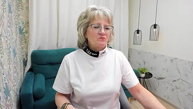 EvelynJoyful online show from March 17, 2026, 5:10 am