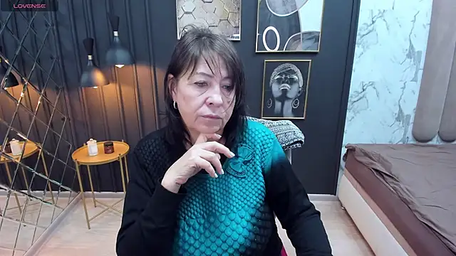 Snapshot of LindaPassionate chatting on December 6, 2024, 5:25 am LindaPassionate online show from December 6, 2024, 5:25 am