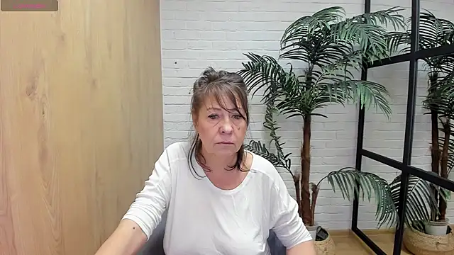 Snapshot of LindaPassionate chatting on March 18, 2025, 5:23 am LindaPassionate online show from March 18, 2025, 5:23 am