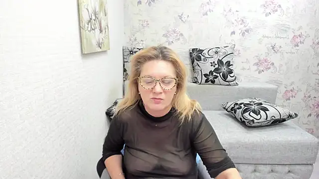 Snapshot of LeaPure chatting on January 21, 2025, 10:19 pm LeaPure online show from January 21, 2025, 10:19 pm