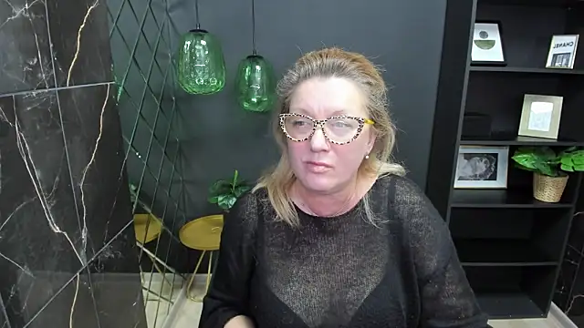Snapshot of LeaPure chatting on March 1, 2025, 11:17 am LeaPure online show from March 1, 2025, 11:17 am