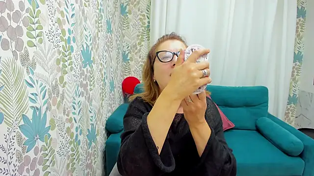 Snapshot of LeaPure chatting on September 27, 2025, 5:13 am LeaPure online show from September 27, 2025, 5:13 am