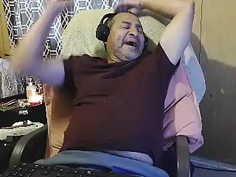 Snapshot of dantehot2020 chatting on February 7, 2025, 10:52 pm dantehot2020 online show from February 7, 2025, 10:52 pm