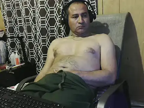 Snapshot of dantehot2020 chatting on February 3, 2025, 4:14 am dantehot2020 online show from February 3, 2025, 4:14 am