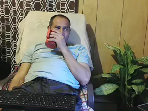 Snapshot of dantehot2020 chatting on February 12, 2025, 1:30 am dantehot2020 online show from February 12, 2025, 1:30 am