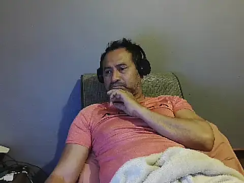 Snapshot of dantehot2020 chatting on January 26, 2025, 7:42 am dantehot2020 online show from January 26, 2025, 7:42 am