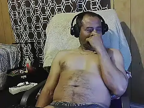 Snapshot of dantehot2020 chatting on February 9, 2025, 8:32 am dantehot2020 online show from February 9, 2025, 8:32 am