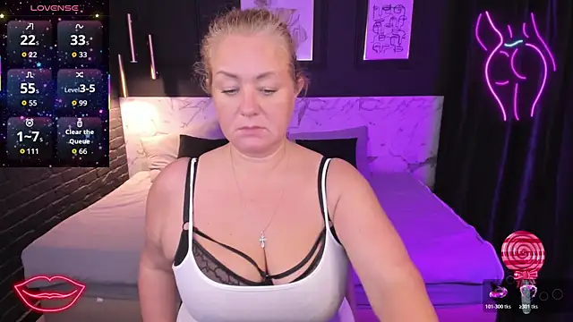 Snapshot of JenniferLight chatting on October 31, 2025, 1:24 am JenniferLight online show from October 31, 2025, 1:24 am