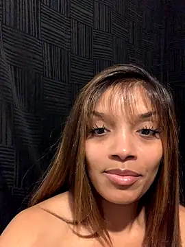 Snapshot of Rakiyahcharms chatting on September 22, 2025, 6:36 pm Rakiyahcharms online show from September 22, 2025, 6:36 pm