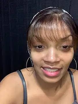 Snapshot of Rakiyahcharms chatting on February 5, 2026, 2:40 am Rakiyahcharms online show from February 5, 2026, 2:40 am