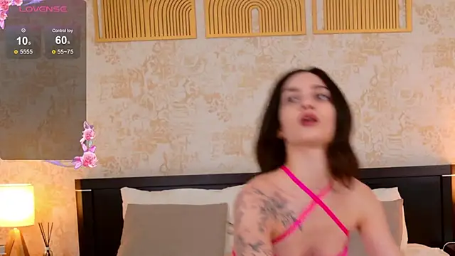 NoraBunny online show from October 3, 2025, 5:36 pm