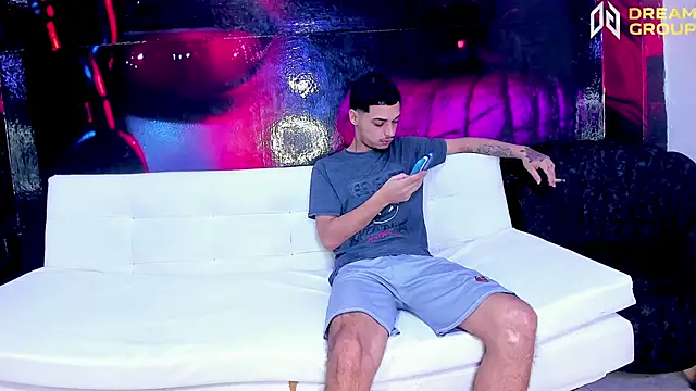 Snapshot of AmazingPartys chatting on October 13, 2025, 12:29 pm AmazingPartys online show from October 13, 2025, 12:29 pm