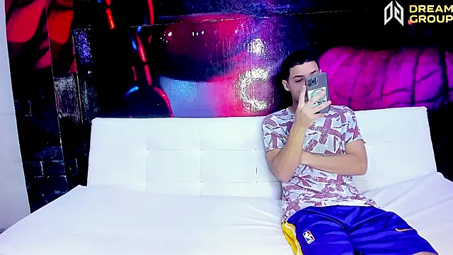 AmazingPartys online show from November 18, 2025, 1:14 pm