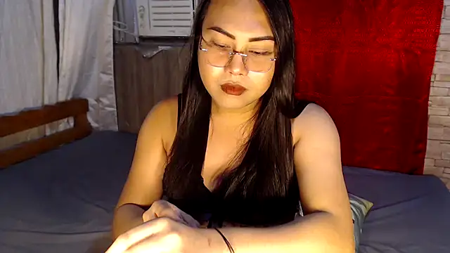 Snapshot of Cumshooterqueen chatting on December 17, 2025, 2:00 pm Cumshooterqueen online show from December 17, 2025, 2:00 pm