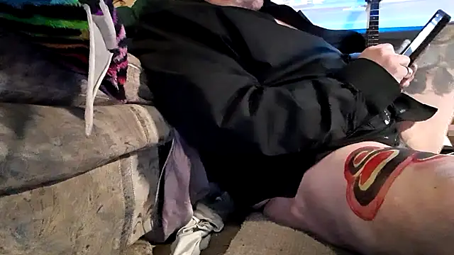 Snapshot of Loki180 chatting on November 9, 2025, 6:01 pm Loki180 online show from November 9, 2025, 6:01 pm