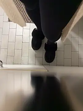 Snapshot of Wet-Pussycat chatting on December 4, 2025, 4:39 pm Wet-Pussycat online show from December 4, 2025, 4:39 pm