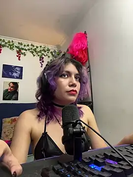 VaioletUwU online show from April 17, 2026, 3:31 am