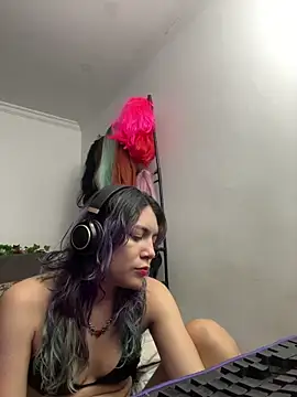 VaioletUwU online show from April 13, 2026, 2:48 am