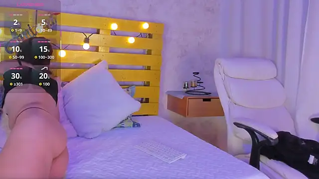 cristinapuerta  online show from October 1, 2025, 8:52 am