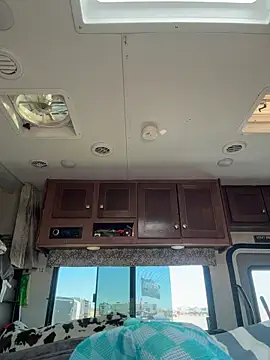 Snapshot of _Rapunzel_ chatting on October 28, 2025, 6:51 pm Rapunzel online show from October 28, 2025, 6:51 pm