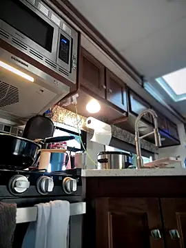 Snapshot of _Rapunzel_ chatting on October 1, 2025, 6:45 pm Rapunzel online show from October 1, 2025, 6:45 pm