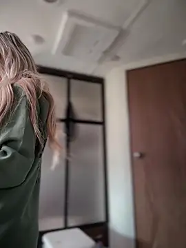 Snapshot of _Rapunzel_ chatting on March 14, 2025, 7:34 pm Rapunzel online show from March 14, 2025, 7:34 pm