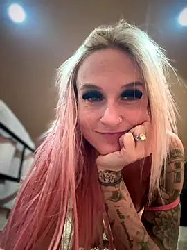 Snapshot of _Rapunzel_ chatting on October 8, 2025, 5:31 am Rapunzel online show from October 8, 2025, 5:31 am