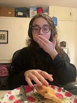 ladyturtle online show from March 26, 2026, 8:51 pm