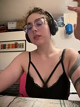 ladyturtle online show from July 21, 2026, 10:00 pm