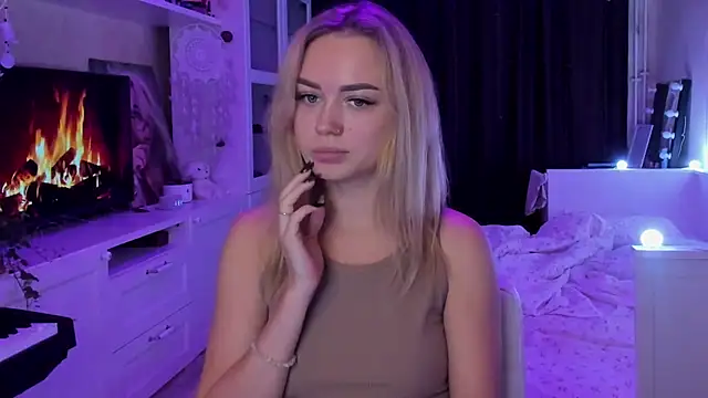 MaryDreaminess online show from October 11, 2025, 8:32 pm