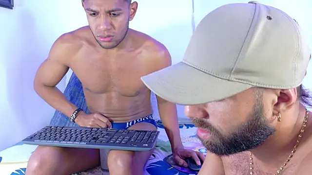 fantastic couple mens online show from September 20, 2025, 8:08 am