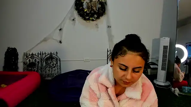 Snapshot of AbbyTaylorr chatting on October 1, 2025, 3:44 am AbbyTaylorr online show from October 1, 2025, 3:44 am