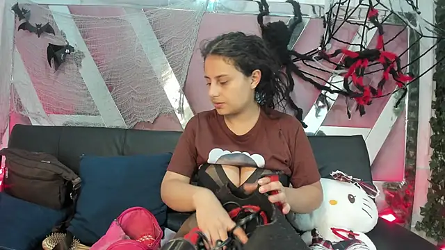 Snapshot of AbbyTaylorr chatting on October 28, 2025, 2:23 am AbbyTaylorr online show from October 28, 2025, 2:23 am