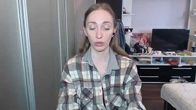 Natalimeowks online show from June 6, 2026, 3:39 pm