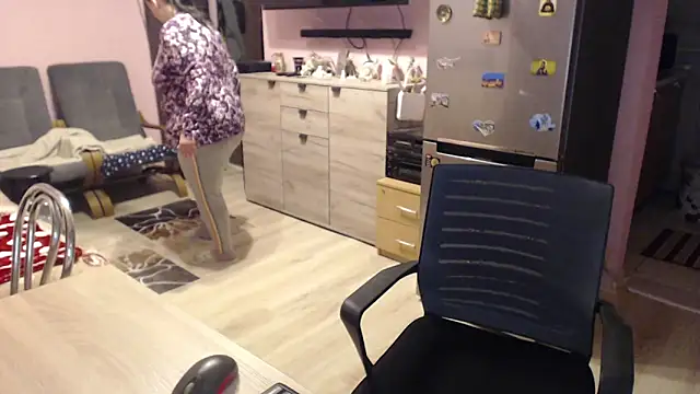 Snapshot of BustyLadyAlma chatting on October 9, 2025, 4:35 am BustyLadyAlma online show from October 9, 2025, 4:35 am