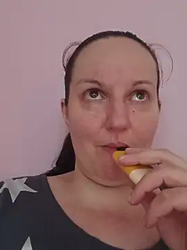 Snapshot of BustyLadyAlma chatting on July 4, 2026, 6:31 am BustyLadyAlma online show from July 4, 2026, 6:31 am