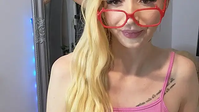 JuliaJuliette online show from October 12, 2025, 11:55 am