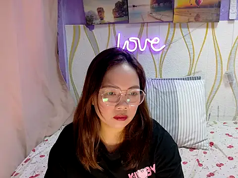 BURBERRY69 online show from February 9, 2026, 12:52 am