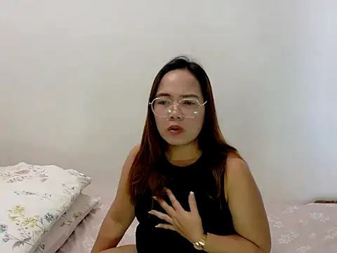 Snapshot of BURBERRY69 chatting on June 26, 2026, 7:47 am BURBERRY69 online show from June 26, 2026, 7:47 am