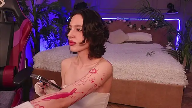 Devilinee online show from November 26, 2025, 6:24 am