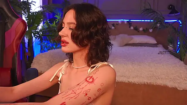 Snapshot of Devilinee chatting on September 18, 2025, 6:49 am Devilinee online show from September 18, 2025, 6:49 am