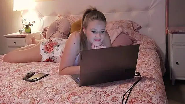 Snapshot of Neonstar chatting on February 26, 2025, 9:31 pm Neonstar online show from February 26, 2025, 9:31 pm