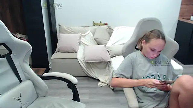 Sunny-Girl1 online show from October 15, 2025, 7:44 pm