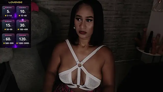 Snapshot of TinnaCobb chatting on October 22, 2025, 12:37 pm TinnaCobb online show from October 22, 2025, 12:37 pm