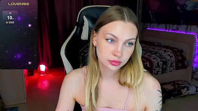 BiMolly online show from October 16, 2025, 8:55 am