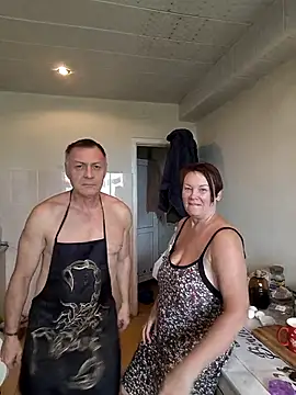  lady red  online show from September 18, 2025, 6:05 am