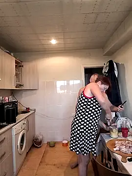  lady red  online show from September 23, 2025, 2:13 pm