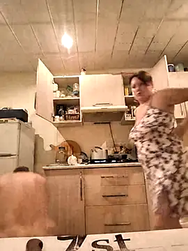  lady red  online show from March 13, 2025, 3:28 pm